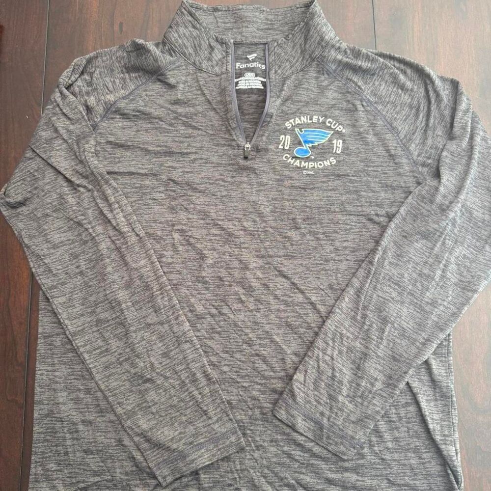Fanatics Men's Grey and Black Sweatshirt